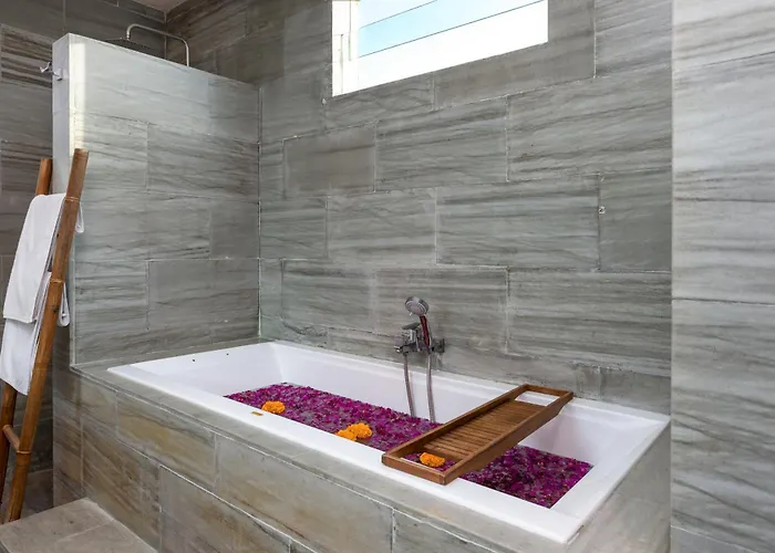 Villa Saffira Seminyak Villa *